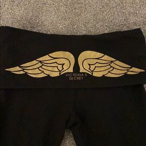 VICTORIA’S SECRET - YOGA PANTS (SHORT)!